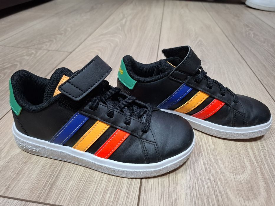 Маратонки Adidas за момче 29 номер