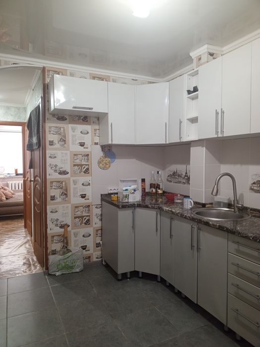Продам 3 ком кв по улице Беркимбаева 101 корпус 3 этаж 5