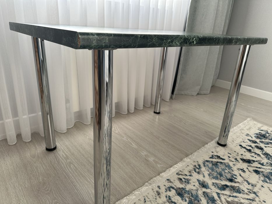 Б/у стол и 3 стула