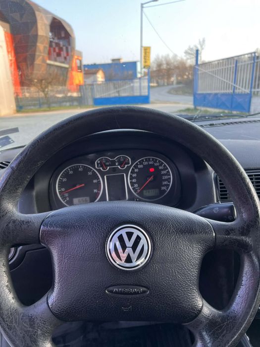 Продавам Volkswagen Golf 4 1.6