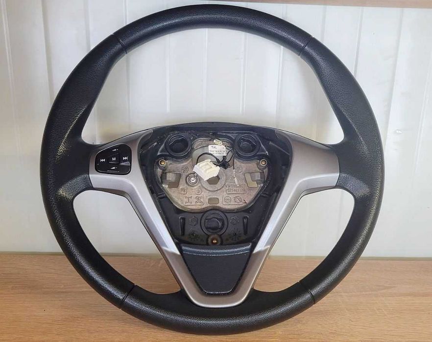 Продавам запазен мулти волан за Ford Fiesta MK7 2008 до 2017