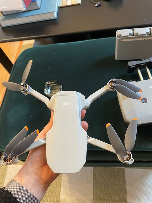Продавам Дрон DJI MINI 2