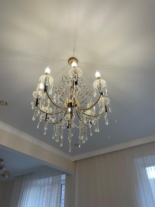 Продам люстру в отличном состоянии