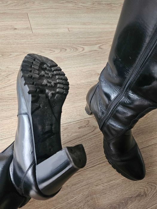 Cizme negre de piele