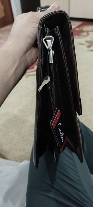 Продам портфель классика