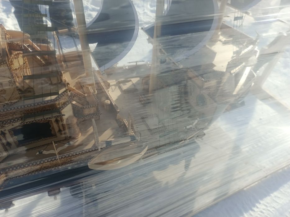 Продаётся эксклюзивный деревянный парусник