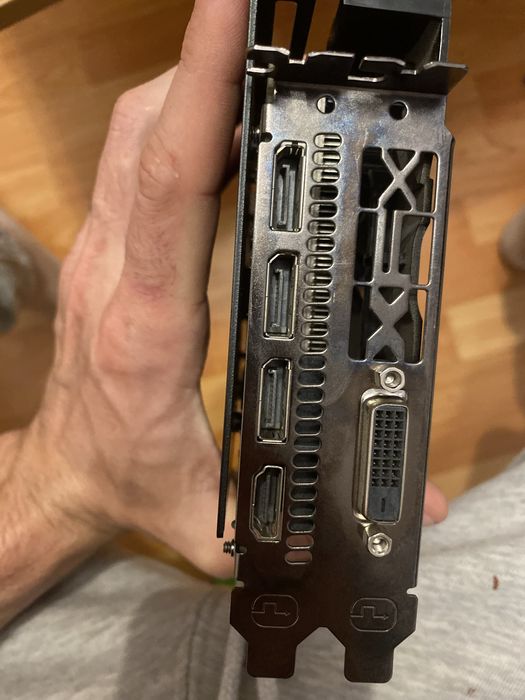 Placa video rx 580 4 gb  . Pret fix , nu negociez