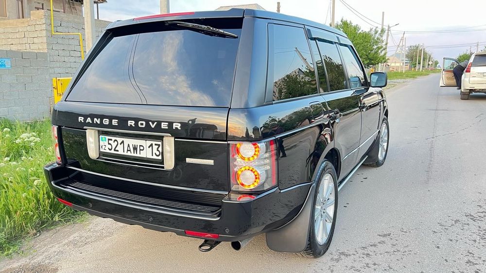 Машина Range Rover