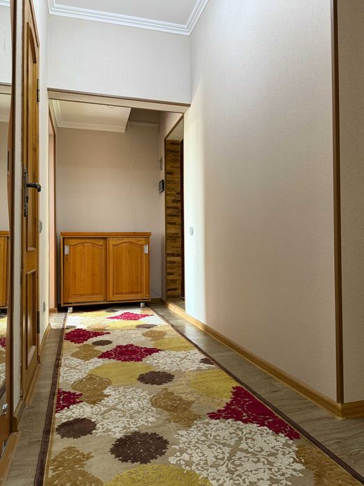 Сдаётся 3-комнатная квартира возле ГУВД, в центре города.