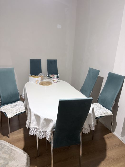 Кухонный стол со стульями