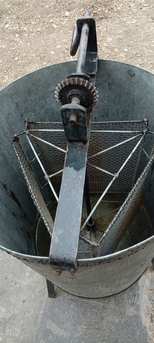 Vind centrifugă manuală