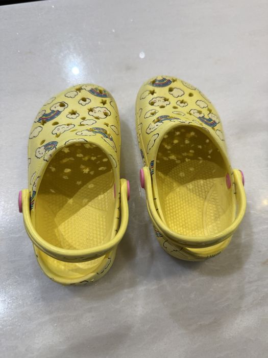 Saboti galben, imprimeu nori si curcubeu. Model crocs, Lc waikiki. 24