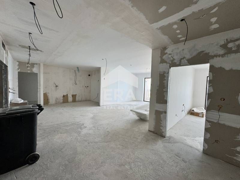 Продава се Тристаен апартамент в к.к. Св.Св. Константин и Елена - 190 кв.м за 3837 €/кв.м - Снимка #3