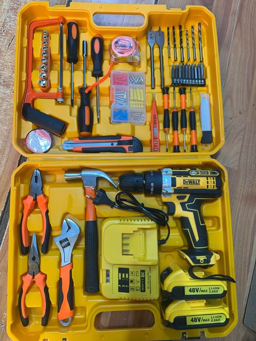 Ударный аккумуляторная шуруповерт MAKITA 48 v  с набором Shurupavyort