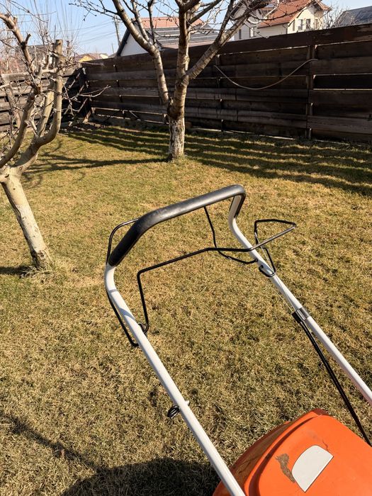 Masina tuns gazonul stihl 248t