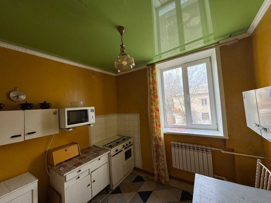 Продается  3-  комн квартира по адресу Царева  19