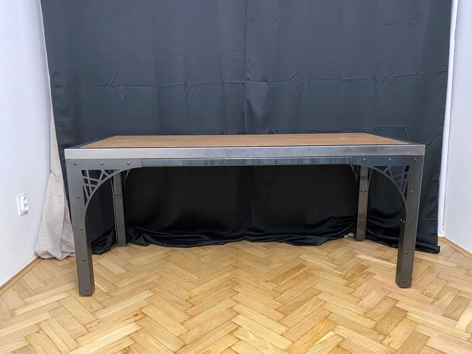 Masă unicat din metal