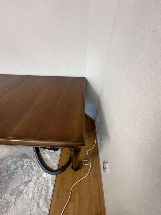 Стол из натурального дерева