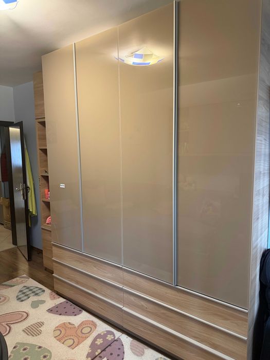 Комплект обзавеждане за детска стая (гардероб, легла, бюро и секция)