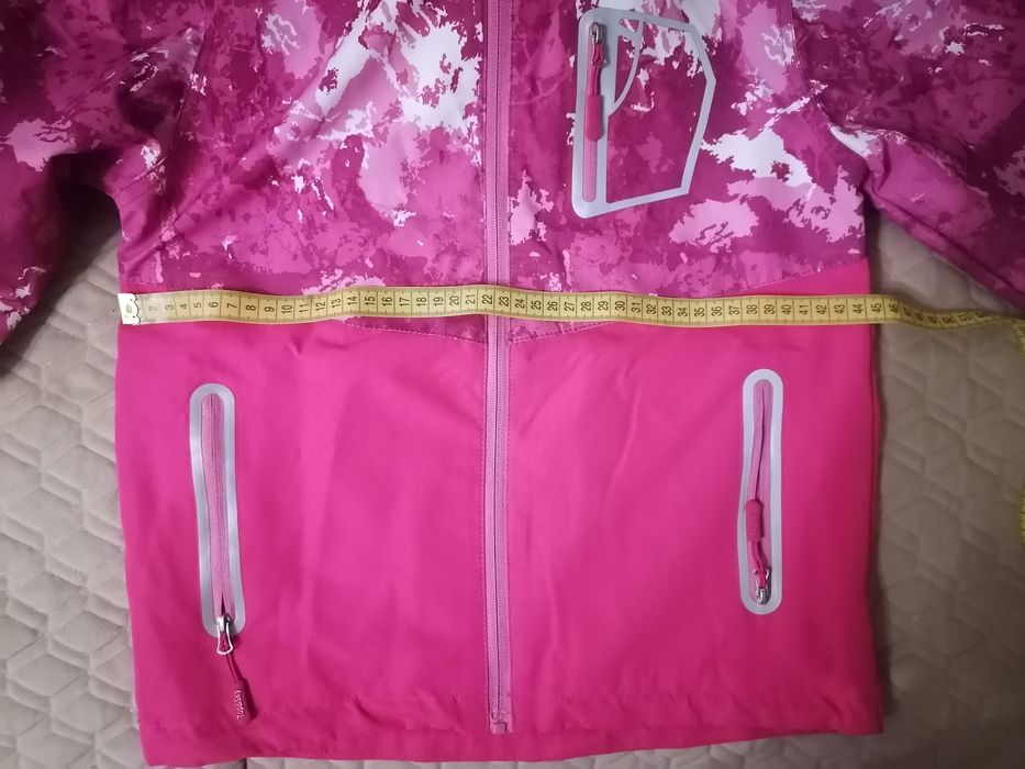 Продам ветровку для девочки