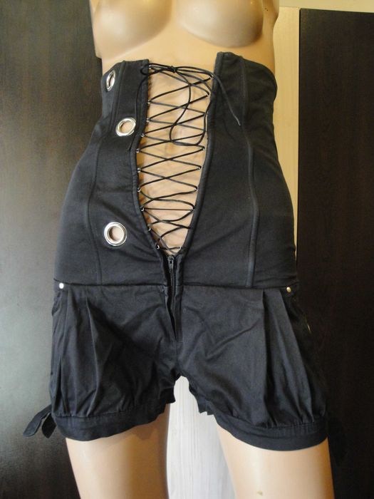 Нов черен къс дамски гащеризон с връзки (тип корсет), къси панталонки