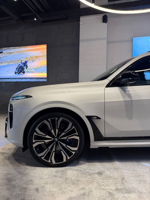 Продам новый BMW X7 M60 FULL в наличии ! c гарантией !