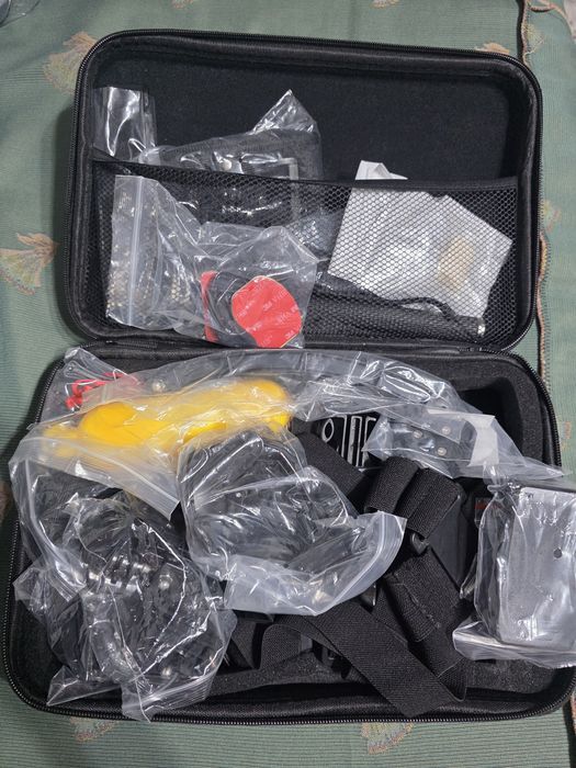 GoPro HERO 13 Black + 4 baterii + Hub încărcare + multe accesorii