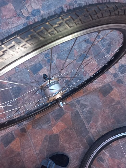 Vând două roți bicicletă pe 28 inch!