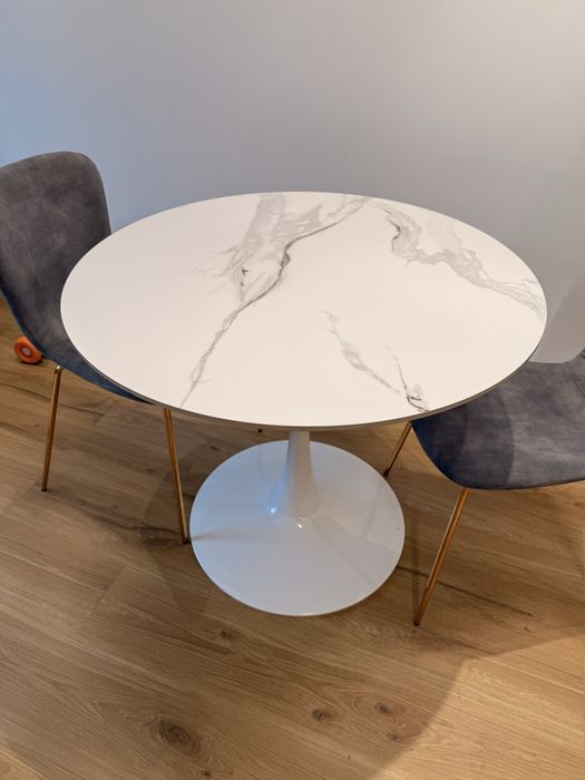 Нова маса + 4 стола