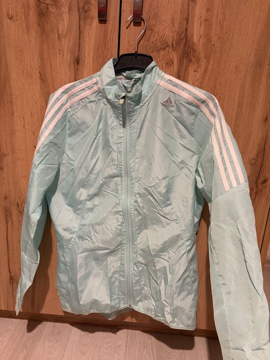 Страхотна ветровка Adidas