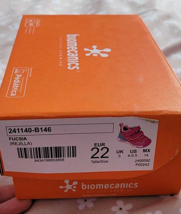 Vand doua perechi de Biomecanics fete marime 20 si 22