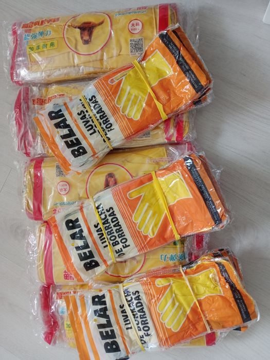 Продам резиновые перчатки, размеры  L, M.