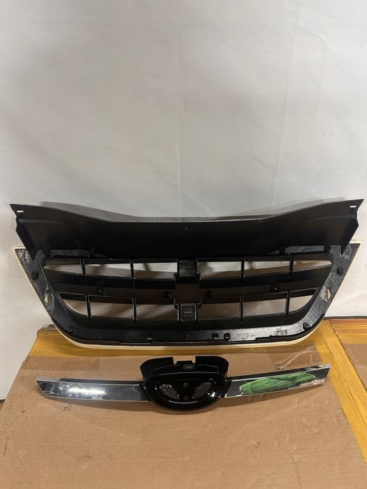 DAEWOО NEXIA Решетка+значок