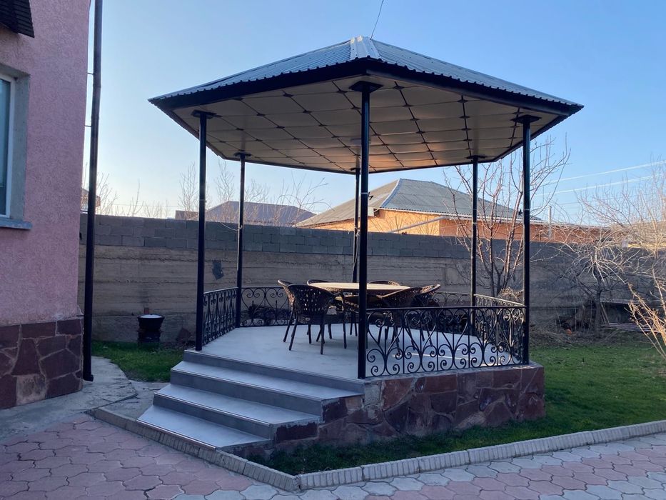 Двухэтажный дом.