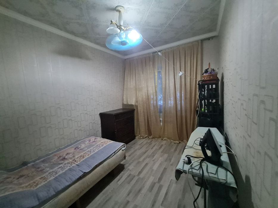 Продаю квартиру 1 этаж 3 комнатная со всеми удобствами.