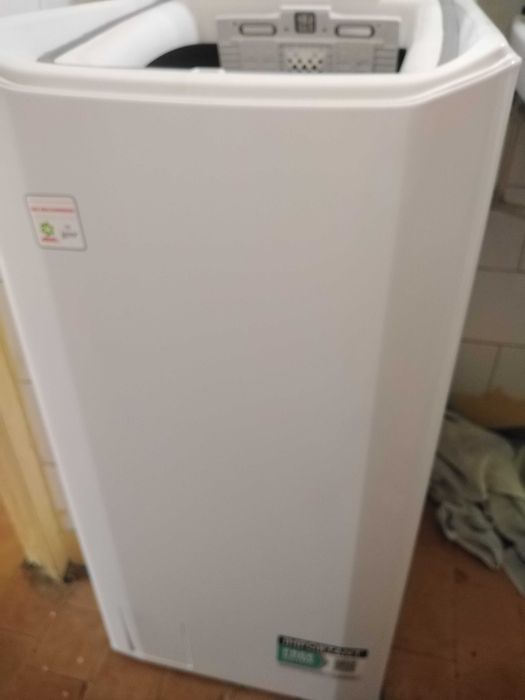 Vand masina de spalat verticala CANDY 1200 rpm,casa A,,folosita 4 luni,inca in garantie.Silentioasa,spala impecabil.