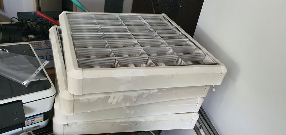 Четири офис лампи и  два стъклени полилея