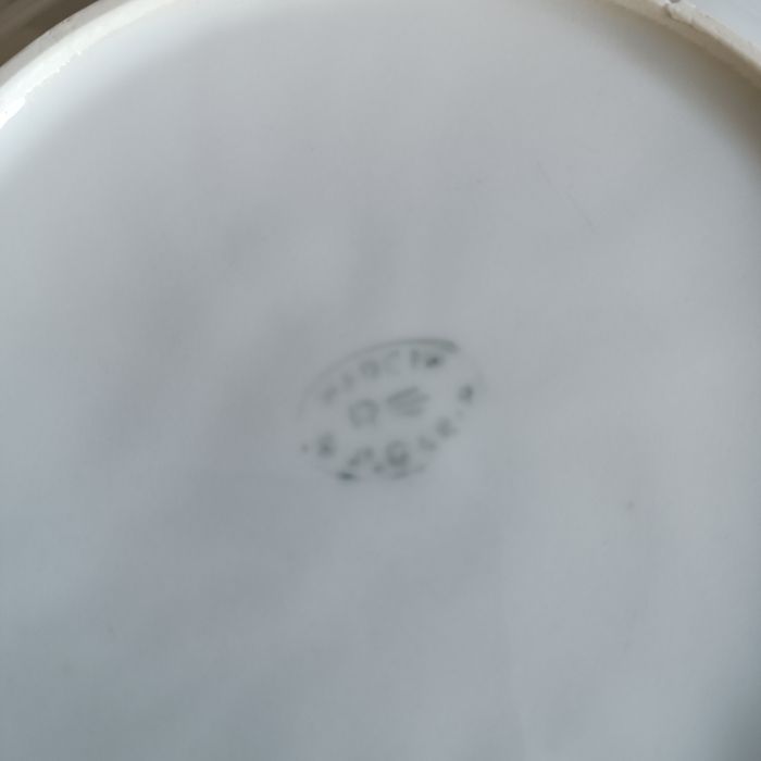 Български порцеланови чинии