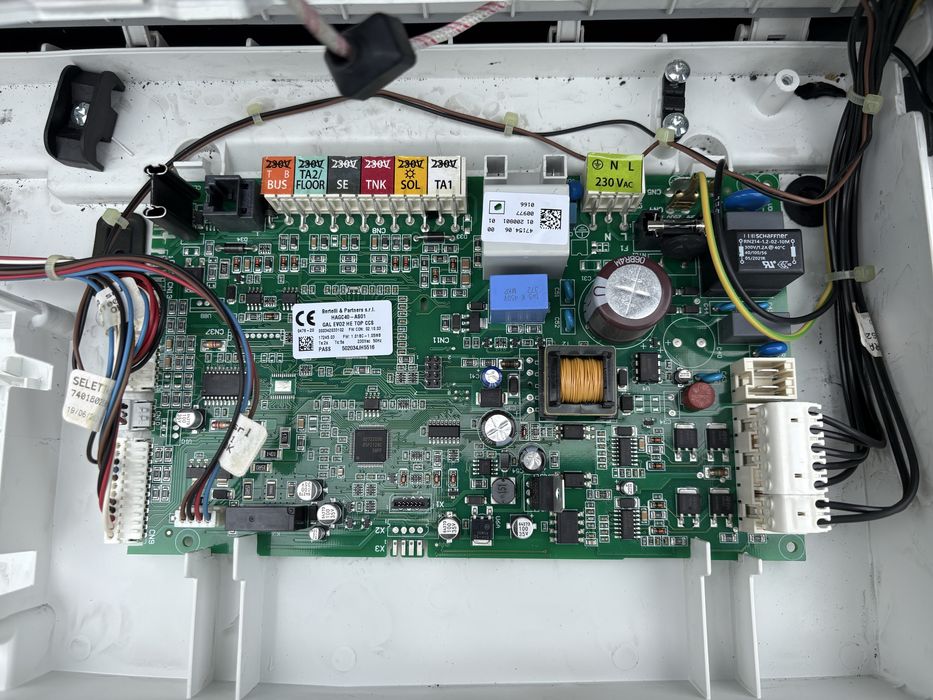 Centrală termică Ariston Genus One System 24 – pentru reparație / piese