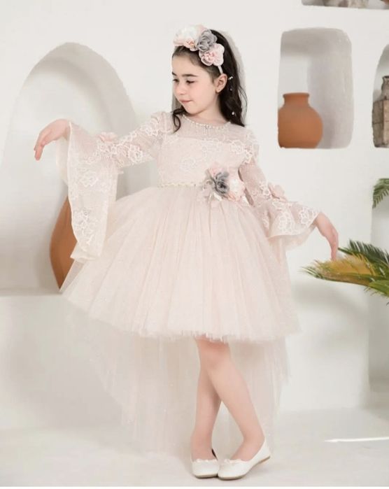 Продажа вечерних нарядов для девочек и мальчиков