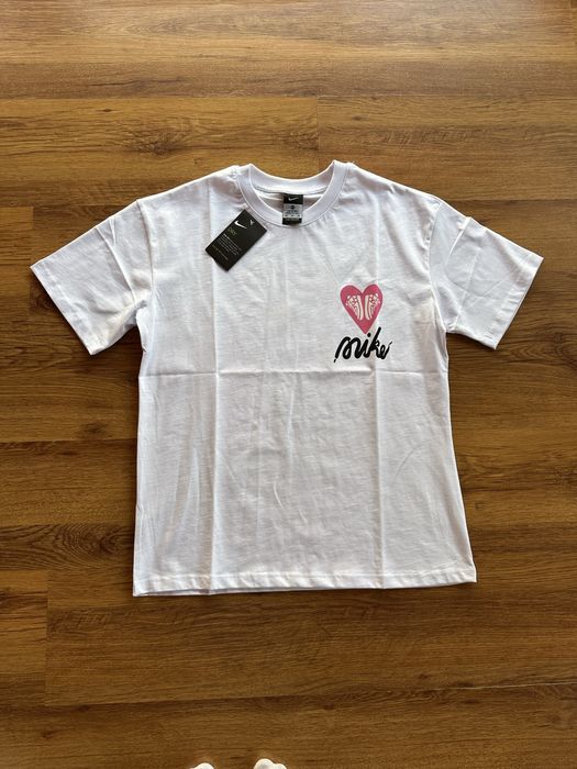 Дамска,памучна,бяла тениска Nike с голяма щампа на гърба