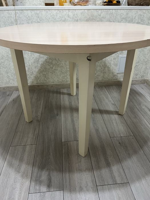 Кухонный стол