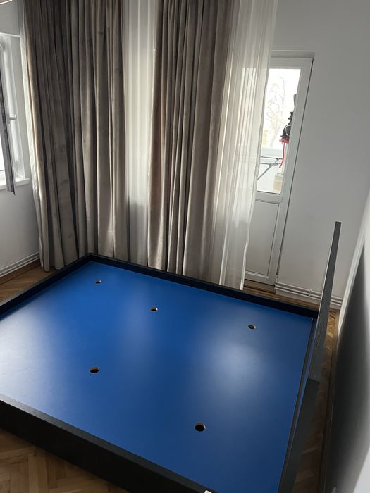 Vand pat lemn intr-o stare foarte buna