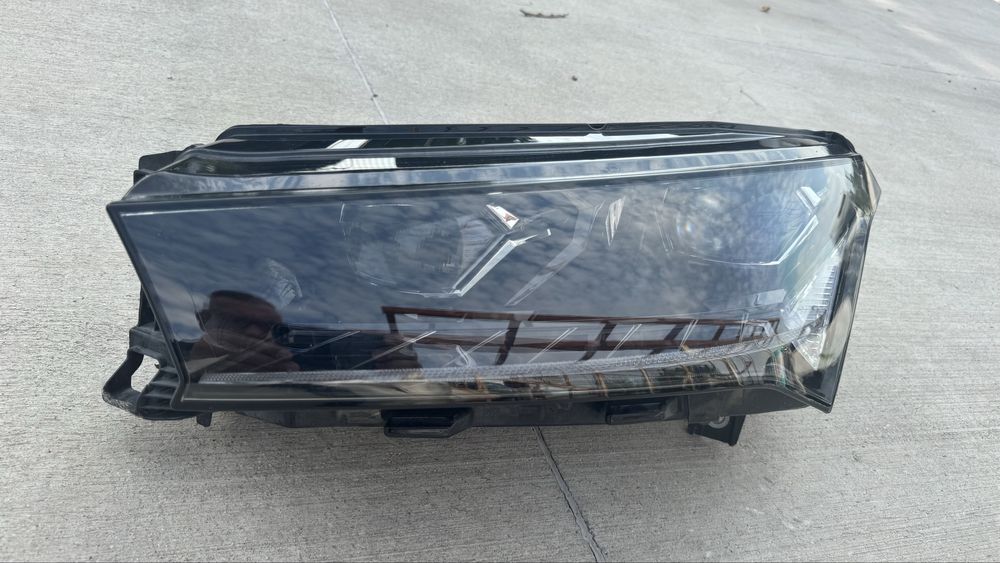 Фар фарове SKODA Enyaq