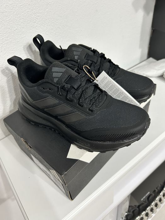 Adidas marimea 36 ( interior 23 cm)