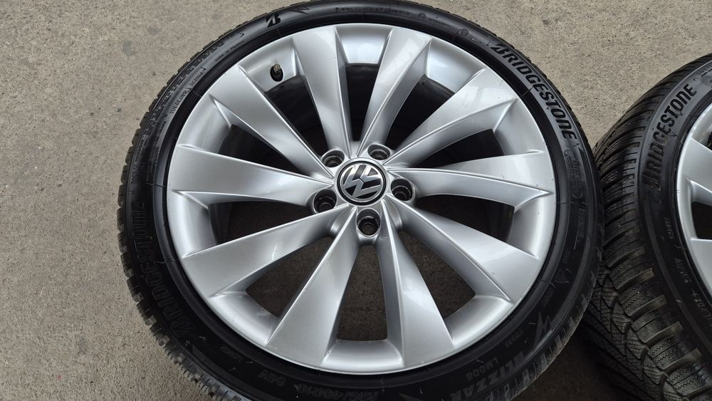 VW 18 цола 5x112 8J ET41 ц.о.57.1  със зимни гуми 235 40 18 Bridgeston