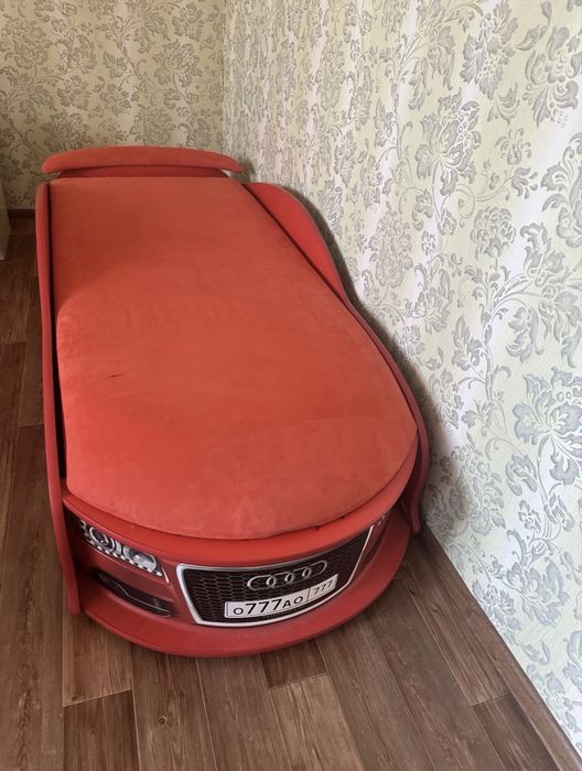 Кровать- машинская  детская