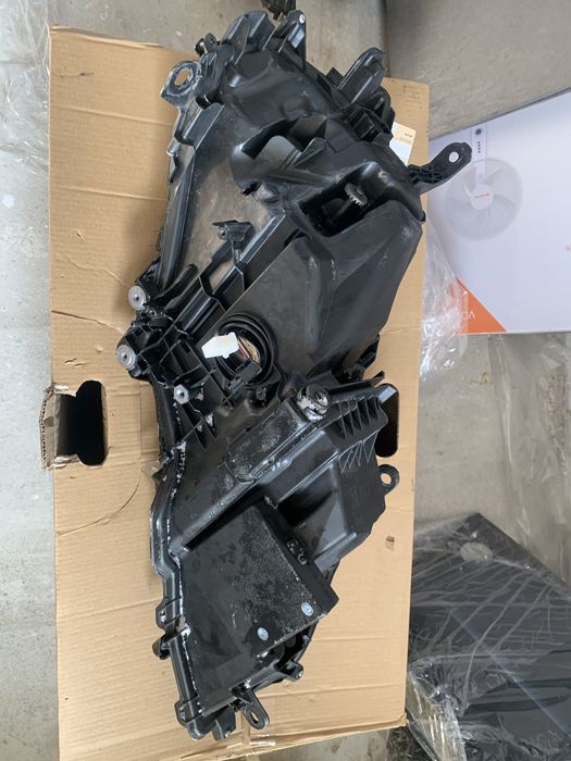 Far stanga Lexus LS 500 XF50 an 2018/2019/2020/2021