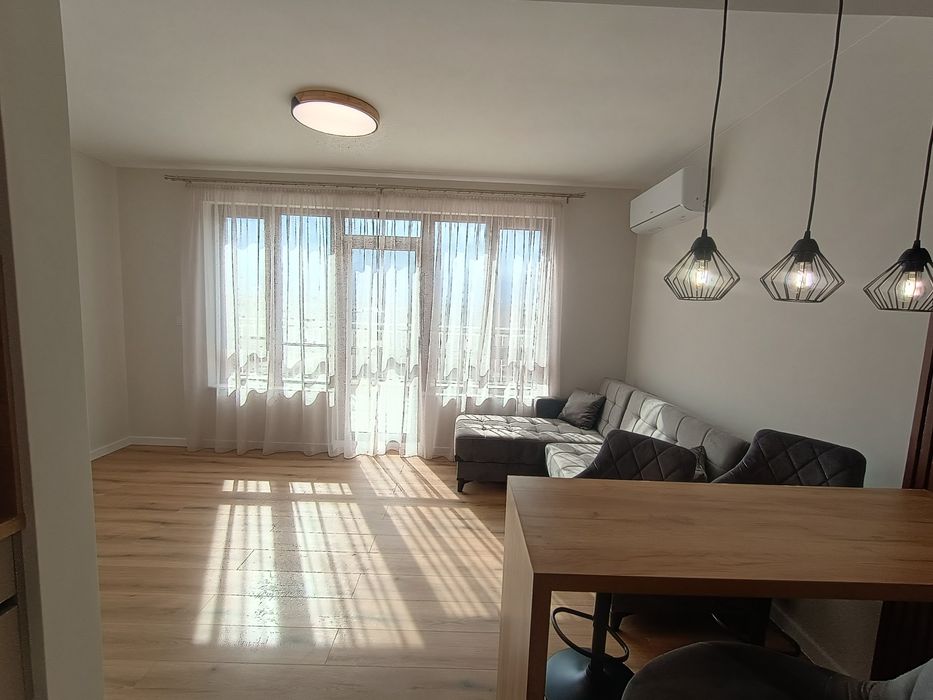 Двустаен обзаведен с панорама и партерен гараж от собственик