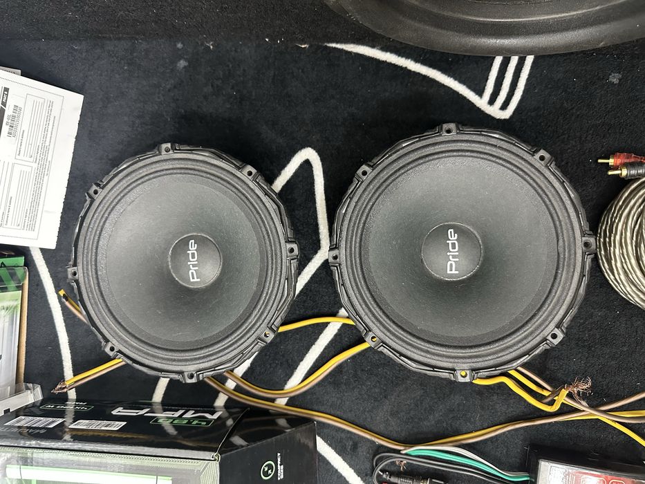 Продам сабвуфер , колонки , усилители !